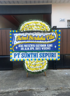 Papan Bunga Duka di Muara Pahu