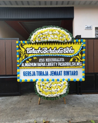 Papan Bunga Duka di Muara Pahu